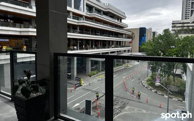 glorietta 5 to one ayala bridge through uniqlo