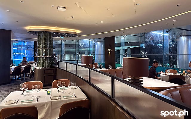 Interiors of Smith & Wollensky.
