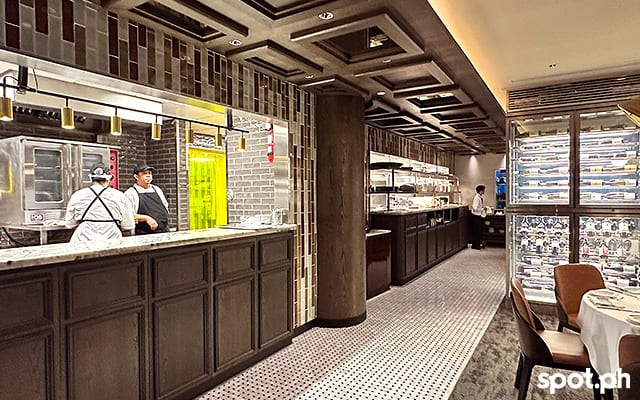 Interiors of Smith & Wollensky.