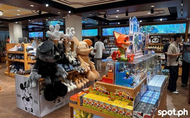 miniso land thailand inside