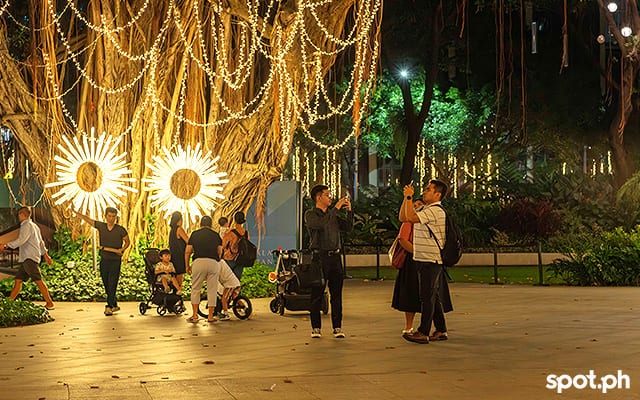 Ayala Triangle Gardens decorations