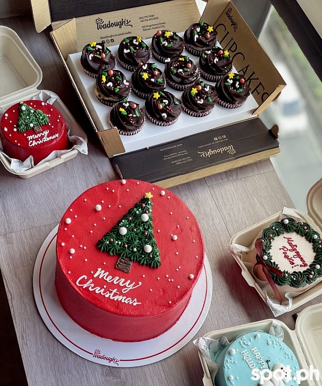 wadoughs christmas cakes, black bottom cupcakes