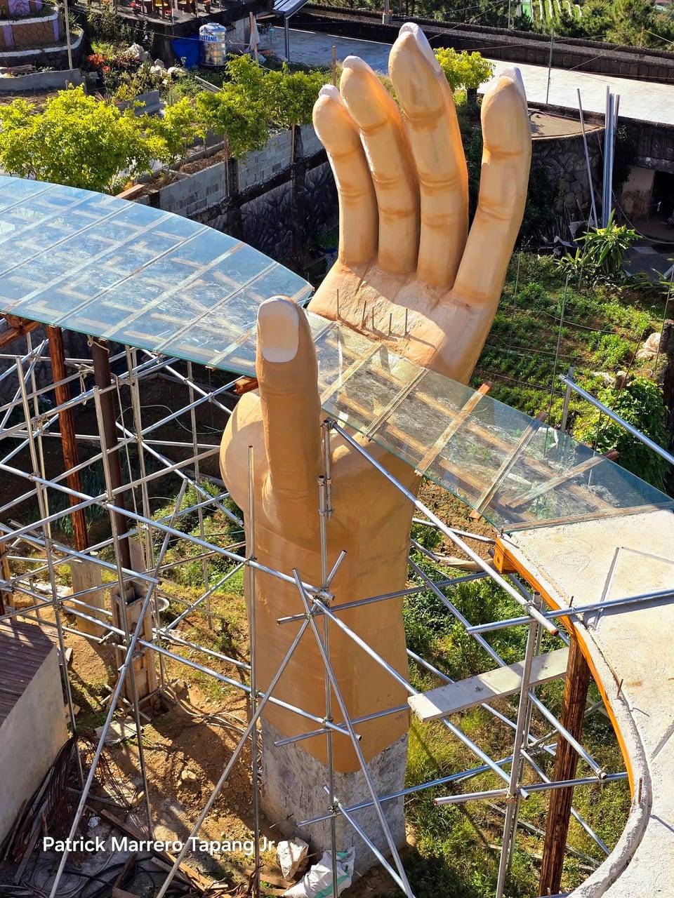 golden bridge in la trinidad banguet