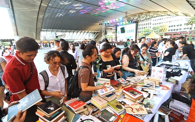 Selling books at Dia del Libro