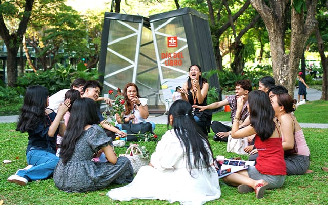 Share your favorite reads with your fellow bookworms at the reading picnic during Dia del Libro 2026