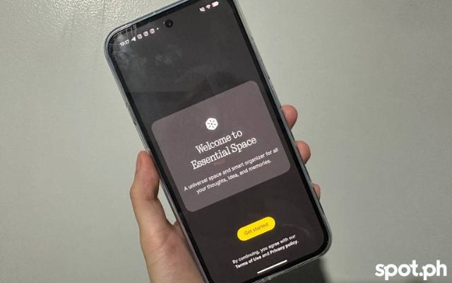 nothing phone review essential space