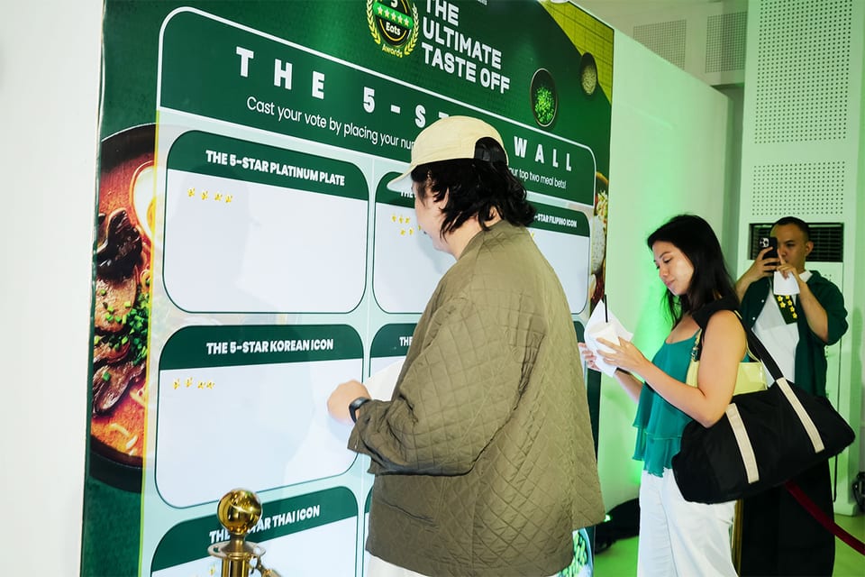 Attendees cast their votes on the 5-Star Wall at the Grab 5-Star Eats Awards: The Ultimate Taste Off
